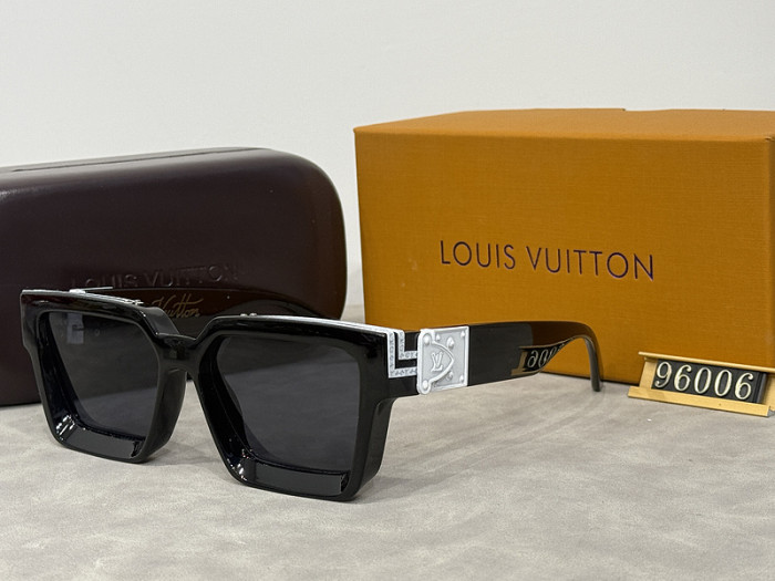 Blue light blocking sunglasses with the box and case ,G25-1231-1244