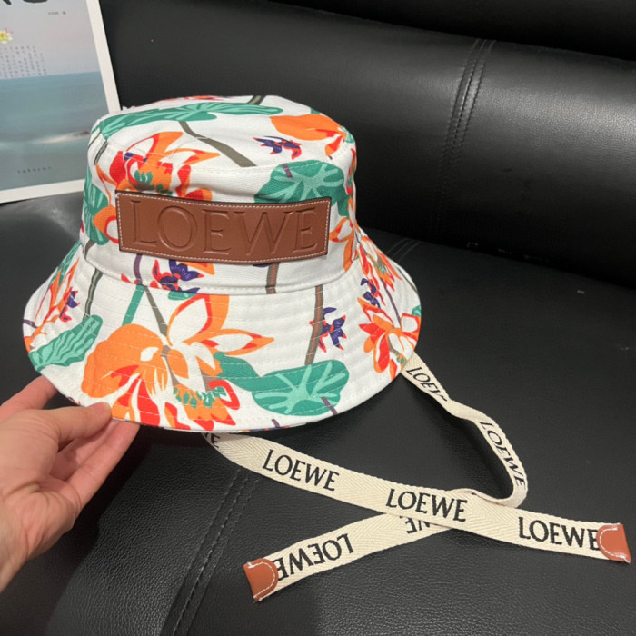 Fashion hat for women ,no box. HX25-19-24