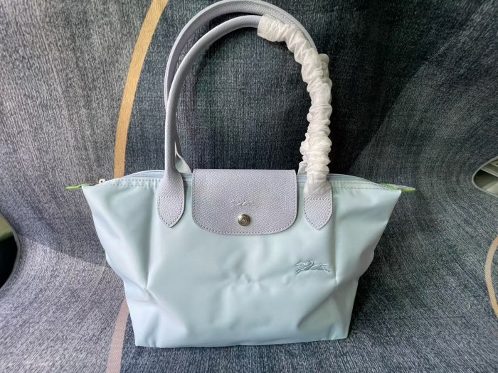 Nylon bag，budget,size 23x14x22cm or 28x15.5x26.5cm or 31x19x30cm, B28-123-151