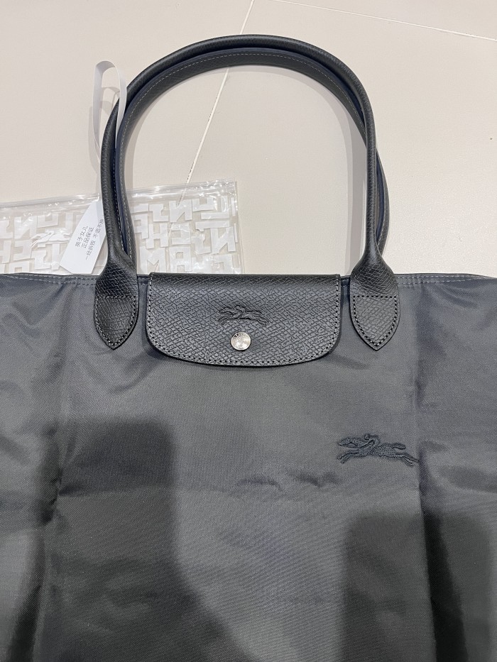 Nylon bag，budget,size 23x14x22cm or 28x15.5x26.5cm or 31x19x30cm, B28-123-151