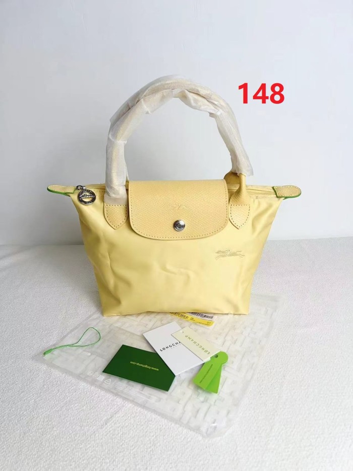 Nylon bag，budget,size 23x14x22cm or 28x15.5x26.5cm or 31x19x30cm, B28-123-151