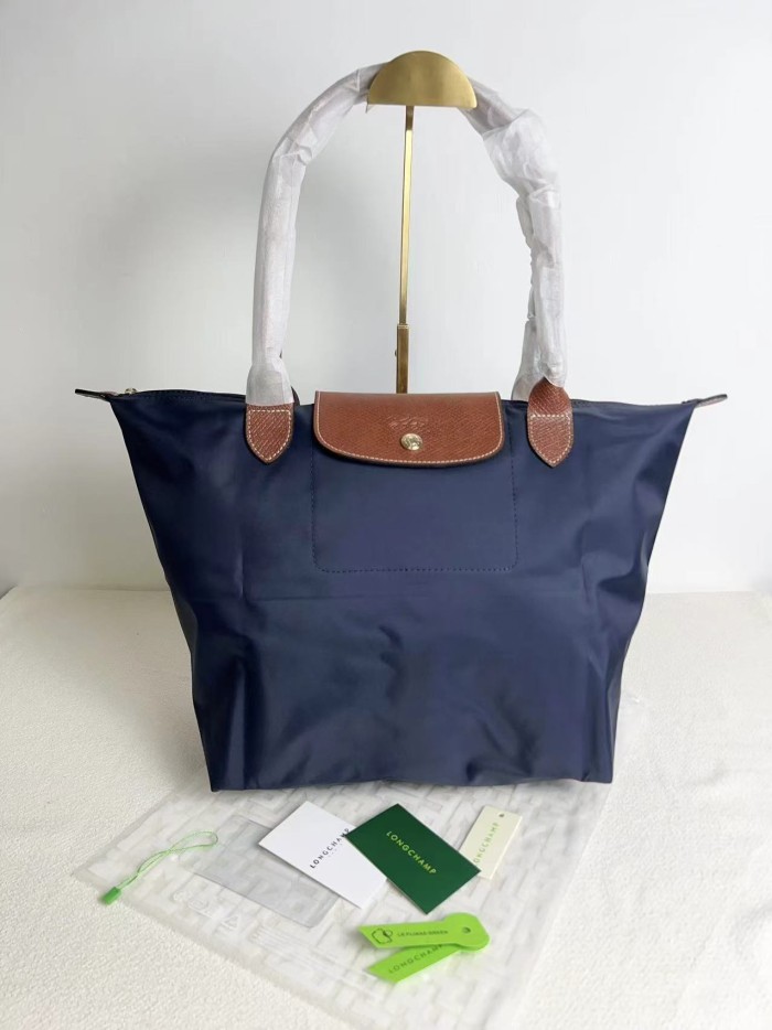 Nylon bag，budget,size 23x14x22cm or 28x15.5x26.5cm or 31x19x30cm, B28-123-151
