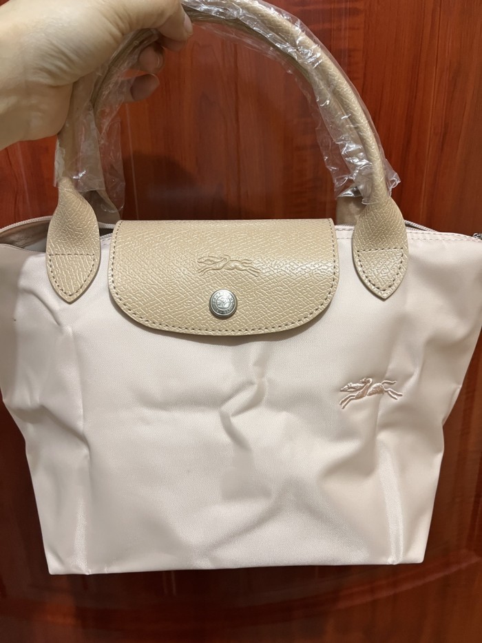 Nylon bag，budget,size 23x14x22cm or 28x15.5x26.5cm or 31x19x30cm, B28-123-151