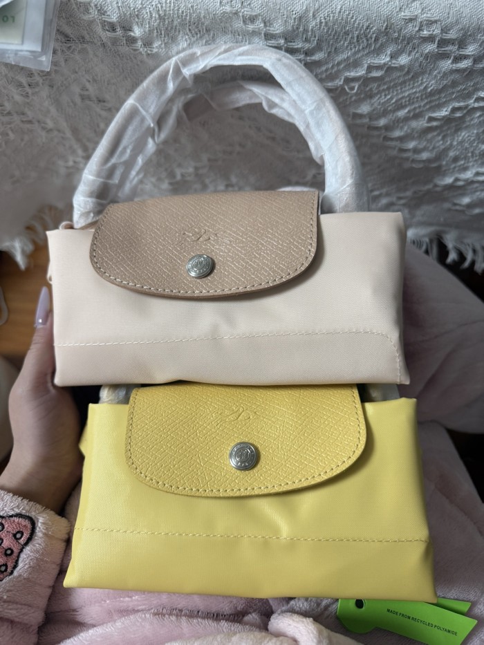 Nylon bag，budget,size 23x14x22cm or 28x15.5x26.5cm or 31x19x30cm, B28-123-151