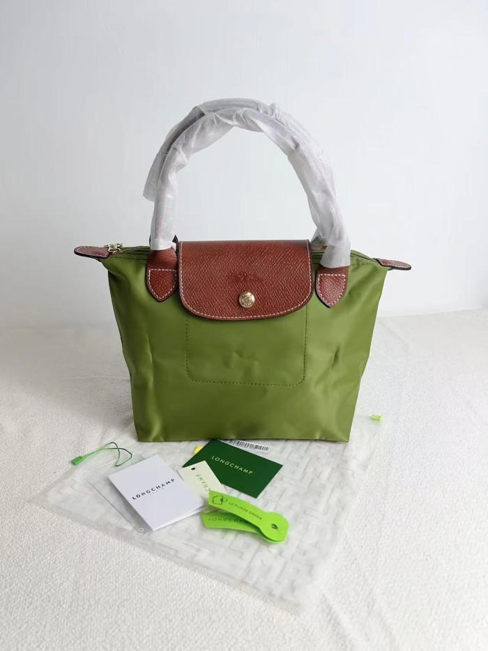 Nylon bag，budget,size 23x14x22cm or 28x15.5x26.5cm or 31x19x30cm, B28-123-151