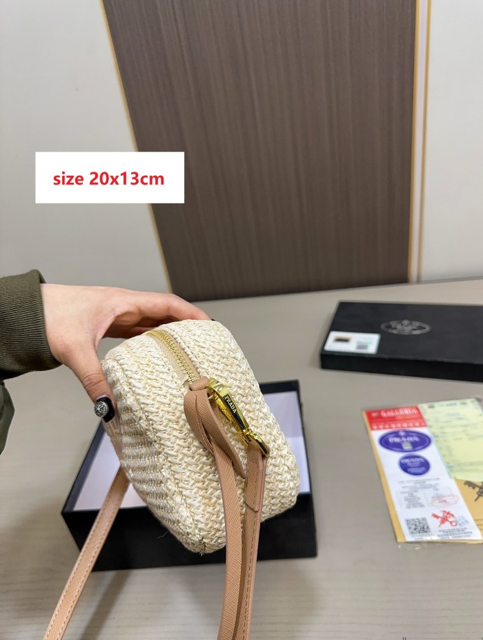 Woven raffia bag ,4A ,size 20x13cm, no box,  B68-107