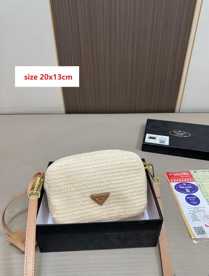 Woven raffia bag ,4A ,size 20x13cm, no box,  B68-107