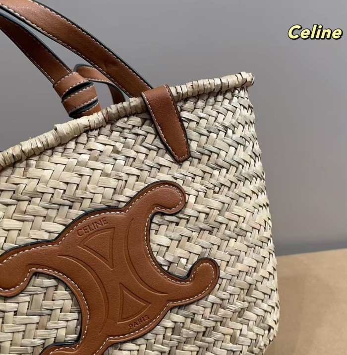 The basket is made of straw bag ,3A ,size 25*23cm, no box,  B68-108