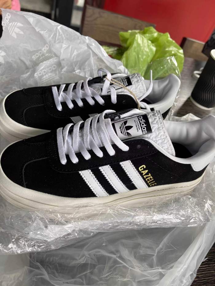 Women sneaker shoes, with box, size 35.5-42, SS60-459-673