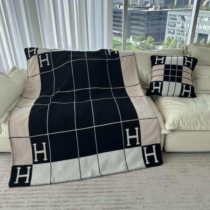 Wool blanket size 140-175cm--weight 800g,  pillowcase not including the pillow core ,size 45*45cm--weight 175g, SF55-1-12