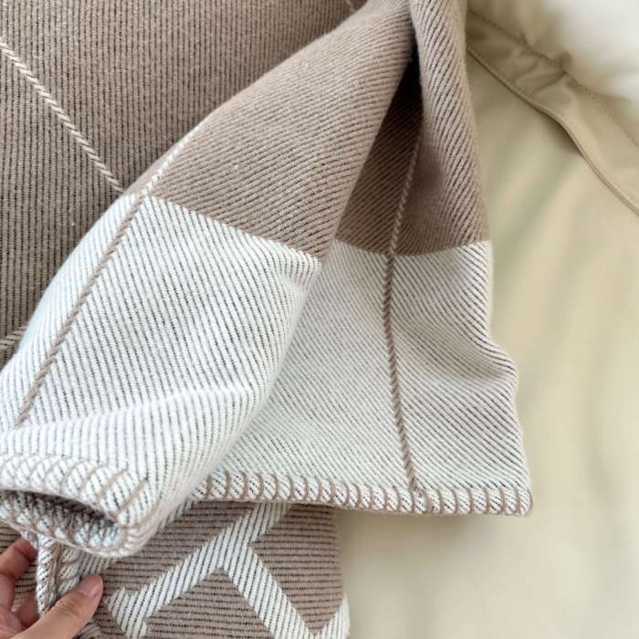 Wool blanket size 140-175cm--weight 800g,  pillowcase not including the pillow core ,size 45*45cm--weight 175g, SF55-1-12