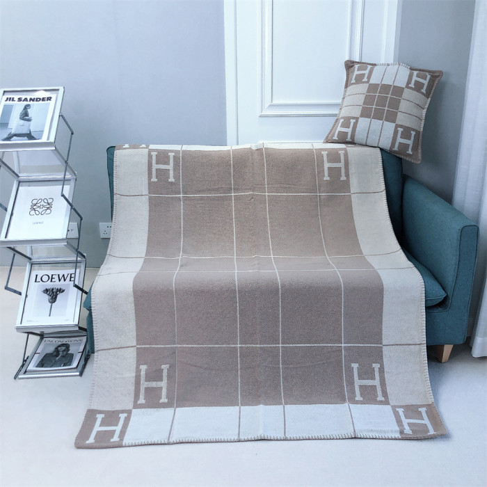 Wool blanket size 140-175cm--weight 800g,  pillowcase not including the pillow core ,size 45*45cm--weight 175g, SF55-1-12