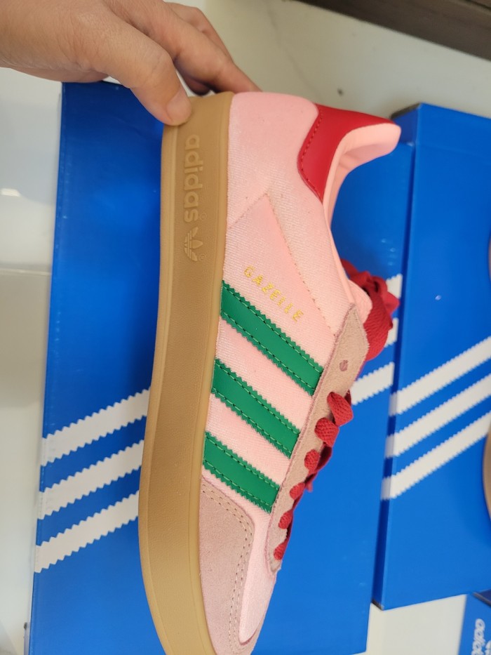 Women runner sneaker shoes,  with box,size 36-40，SS60-112