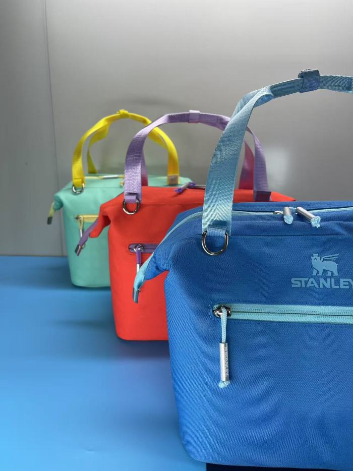 Outdoor waterproof portable travel bag and lunch bag,size 24*21cm,B50-27-35