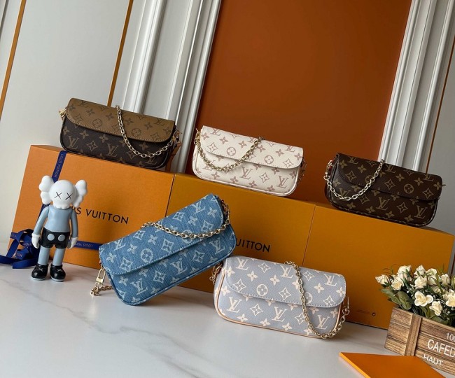 Split leather bag ,4A , size 23.5*12*4.3cm, no box, B68-123-127
