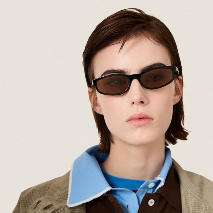 Blue light blocking sunglasses with the box and case ,G25-1439-1447