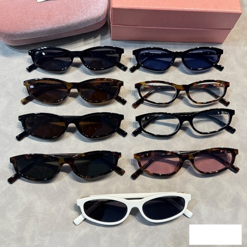 Blue light blocking sunglasses with the box and case ,G25-1439-1447