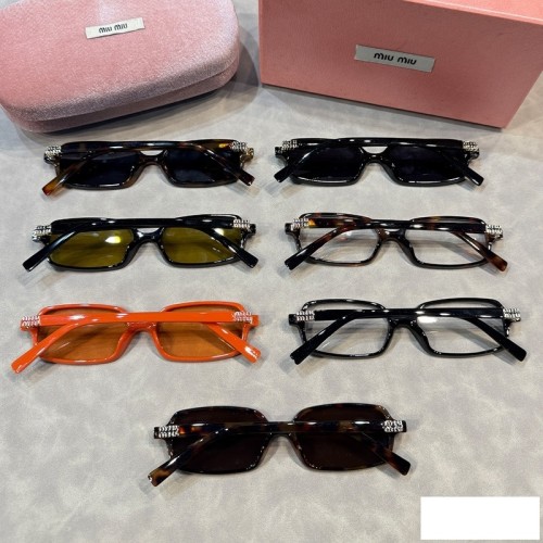 Blue light blocking sunglasses with the box and case ,G25-1432-1438