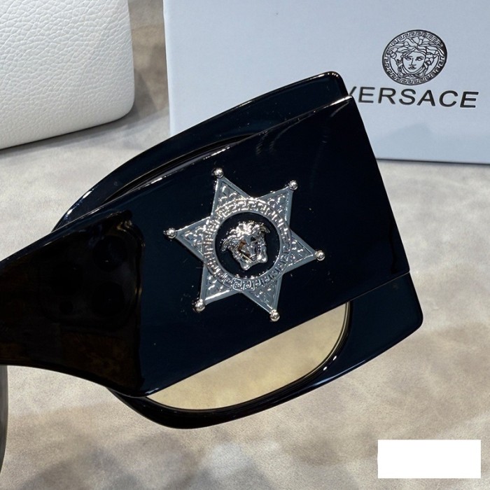 Blue light blocking sunglasses with the box and case ,G25-1470-1476