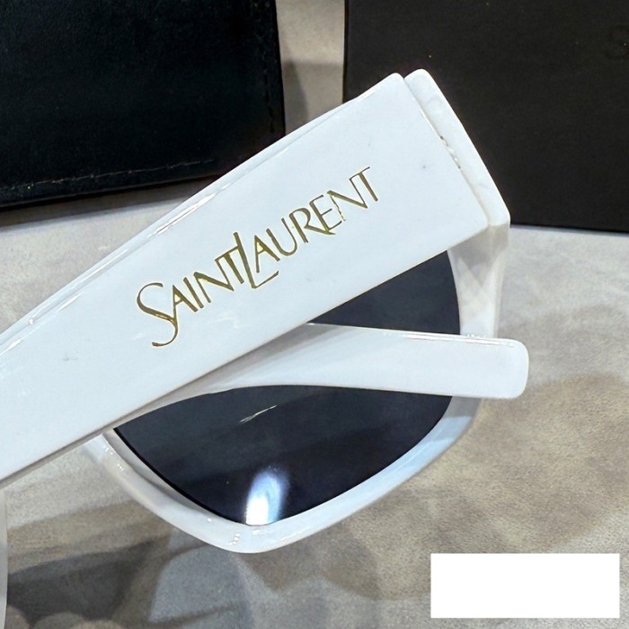 Blue light blocking sunglasses with the box and case ,G25-1490-1495