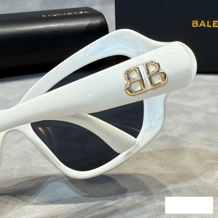 Blue light blocking sunglasses with the box and case ,G25-1464-1469