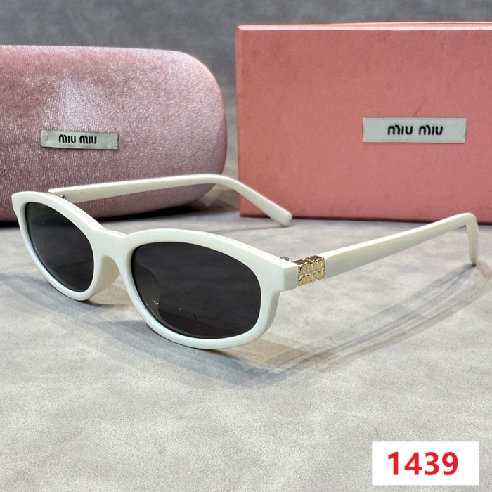 Blue light blocking sunglasses with the box and case ,G25-1439-1447