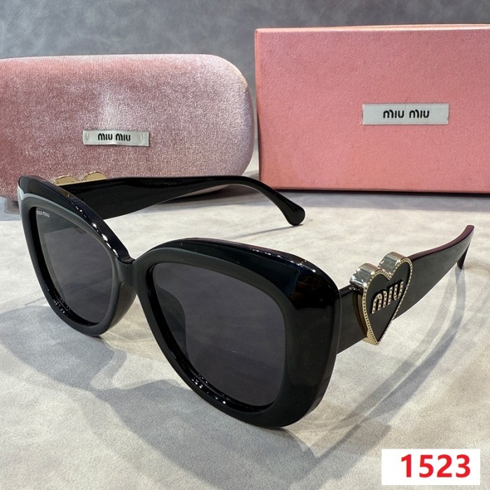 Blue light blocking sunglasses with the box and case ,G25-1519-1524
