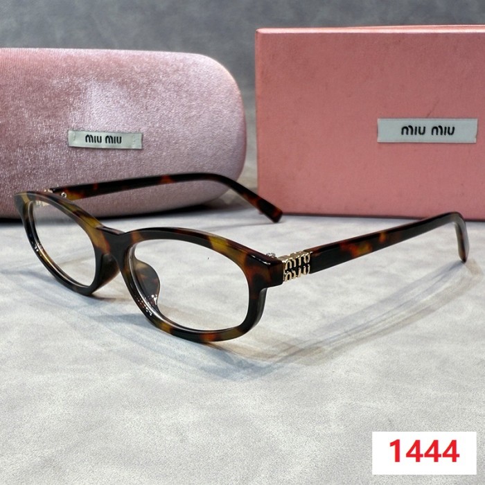 Blue light blocking sunglasses with the box and case ,G25-1439-1447