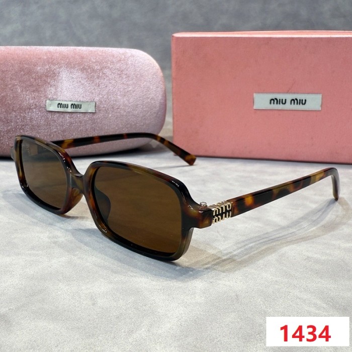 Blue light blocking sunglasses with the box and case ,G25-1432-1438