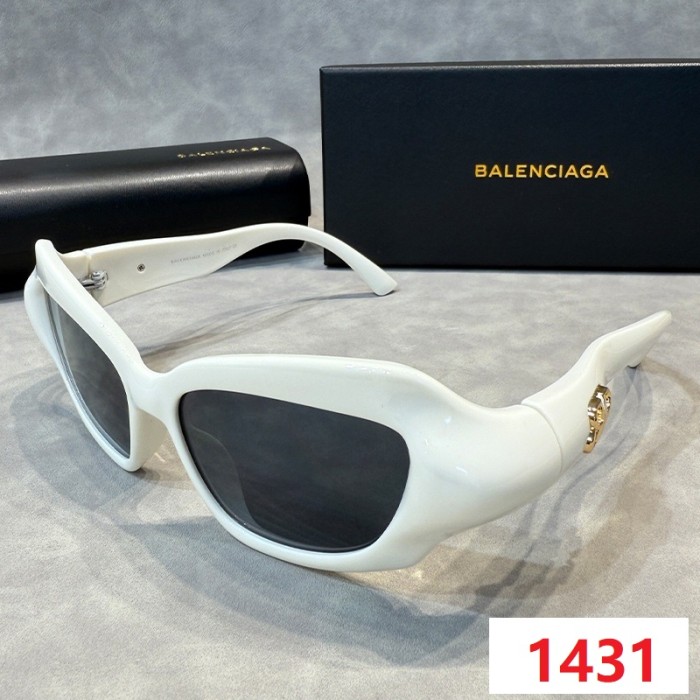 Blue light blocking sunglasses with the box and case ,G25-1426-1431