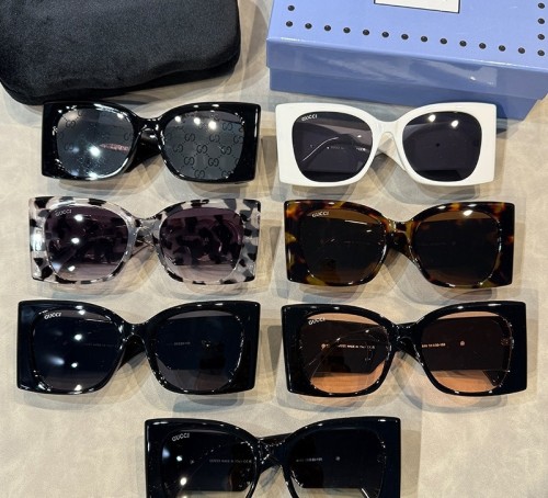 Blue light blocking sunglasses with the box and case ,G25-1547-1553