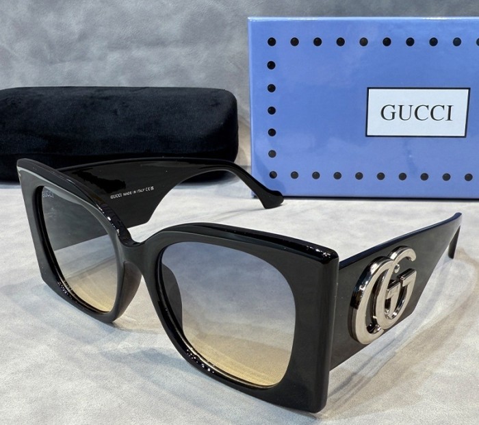 Blue light blocking sunglasses with the box and case ,G25-1547-1553