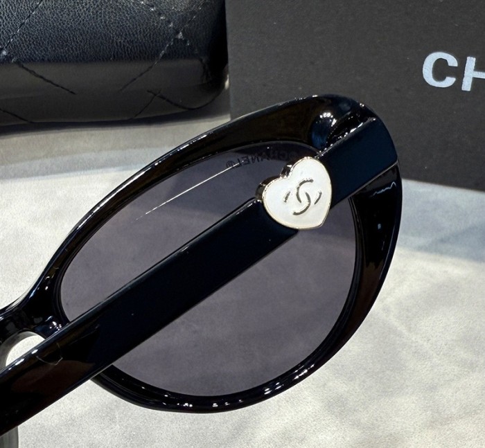 Blue light blocking sunglasses with the box and case ,G25-1554-1562