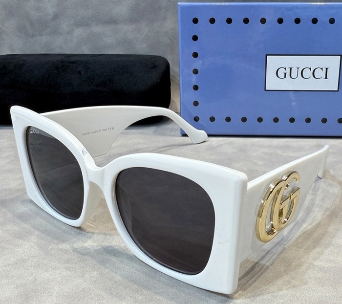 Blue light blocking sunglasses with the box and case ,G25-1547-1553