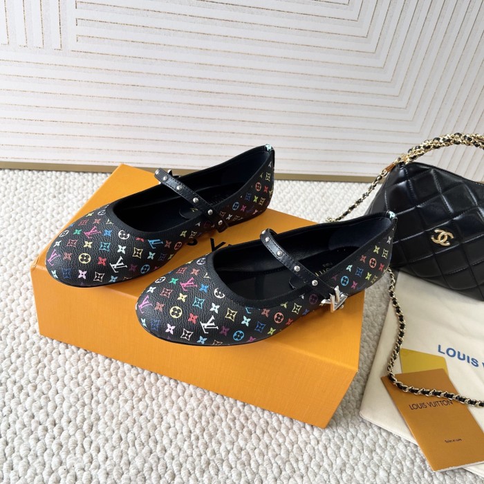Women flat shoes,  size 34-42, SS50-150-151