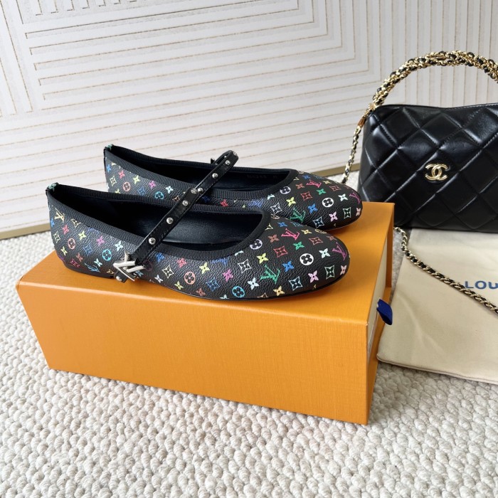 Women flat shoes,  size 34-42, SS50-150-151
