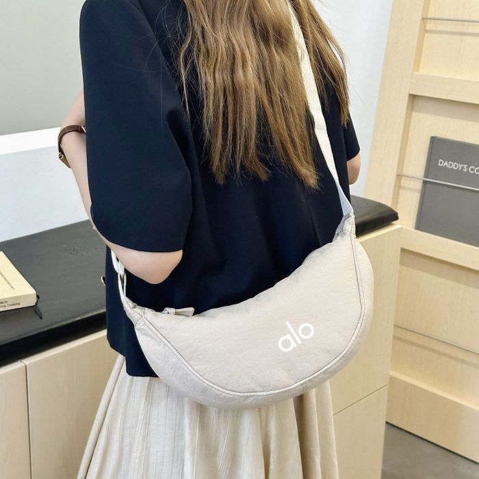 Waist bag, sports yoga bag, crossbody bag, velvet material. size: 33*17cm, shoulder strap length: 115cm.B15-38-45