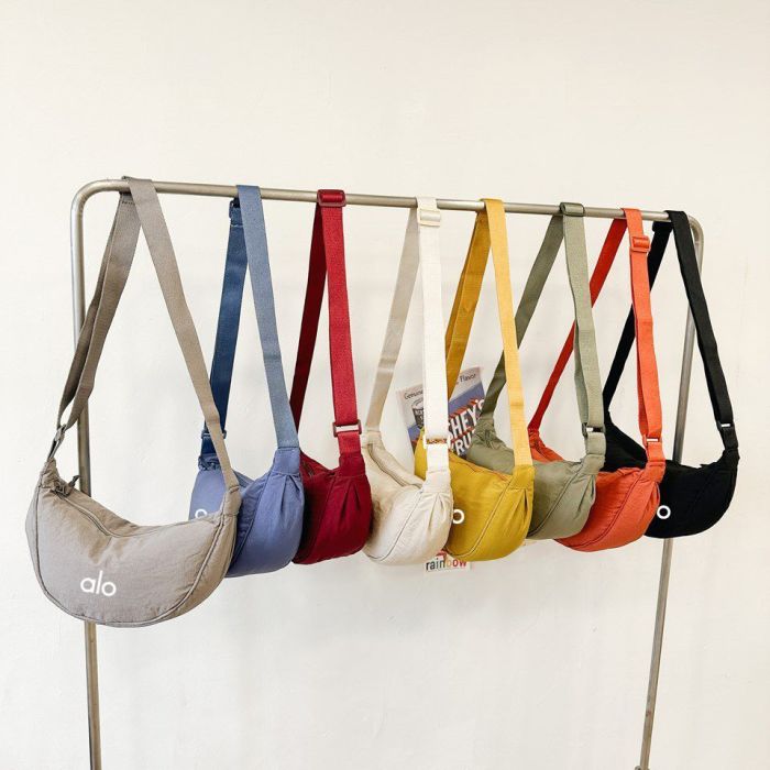 Waist bag, sports yoga bag, crossbody bag, velvet material. size: 33*17cm, shoulder strap length: 115cm.B15-38-45
