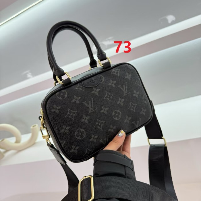 PU leather bag ,  no box, size 21.5x14x8.5cm , B30-72-77