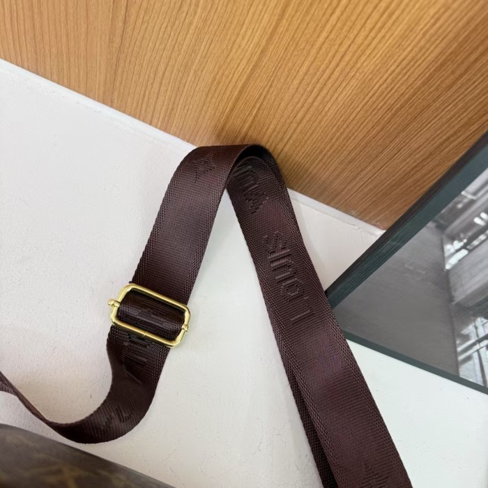 PU leather bag ,  no box, size 21.5x14x8.5cm , B30-72-77