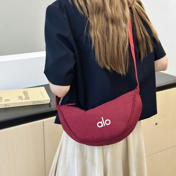 Waist bag, sports yoga bag, crossbody bag, velvet material. size: 33*17cm, shoulder strap length: 115cm.B15-38-45