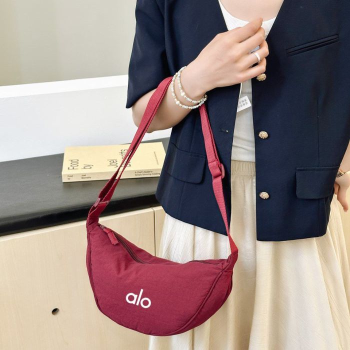 Waist bag, sports yoga bag, crossbody bag, velvet material. size: 33*17cm, shoulder strap length: 115cm.B15-38-45