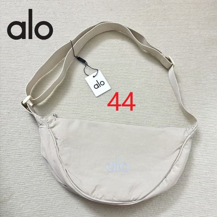 Waist bag, sports yoga bag, crossbody bag, velvet material. size: 33*17cm, shoulder strap length: 115cm.B15-38-45