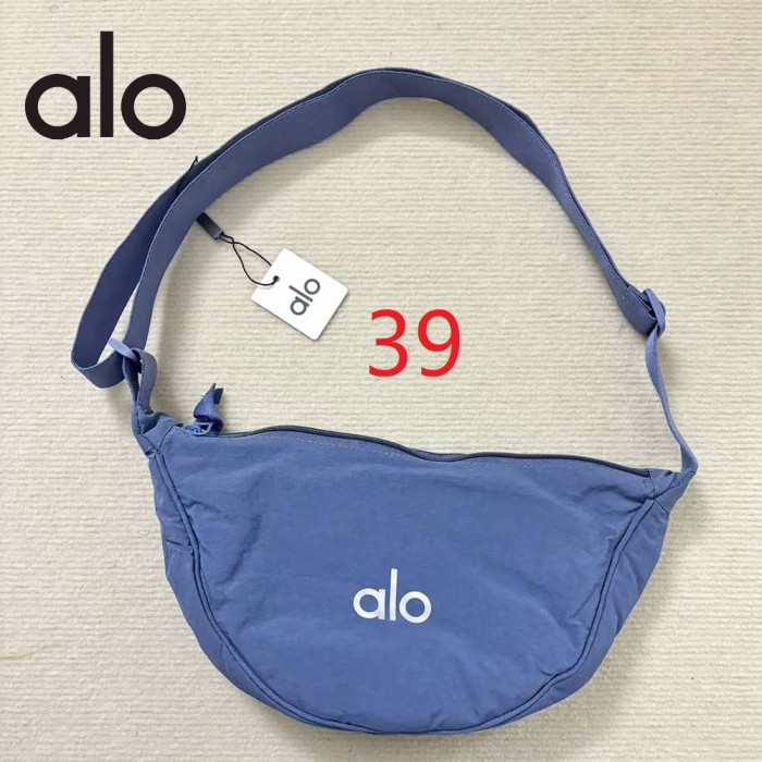 Waist bag, sports yoga bag, crossbody bag, velvet material. size: 33*17cm, shoulder strap length: 115cm.B15-38-45