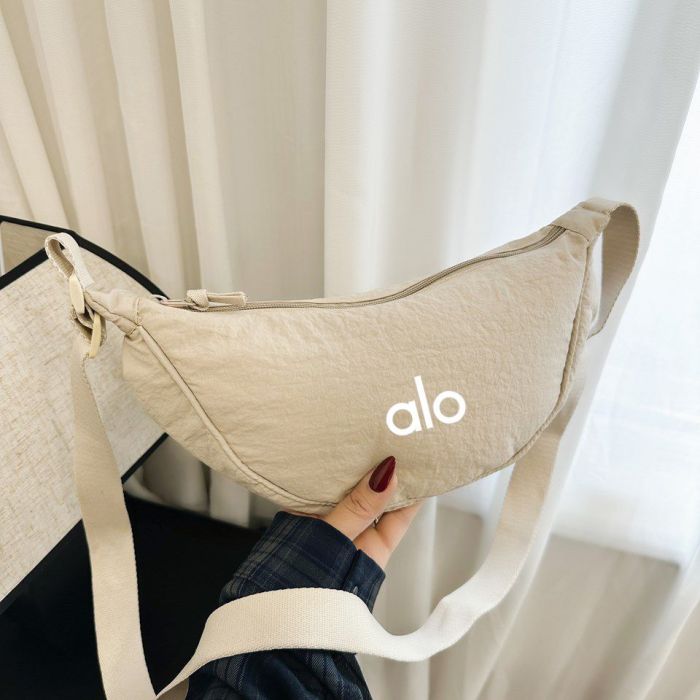 Waist bag, sports yoga bag, crossbody bag, velvet material. size: 33*17cm, shoulder strap length: 115cm.B15-38-45