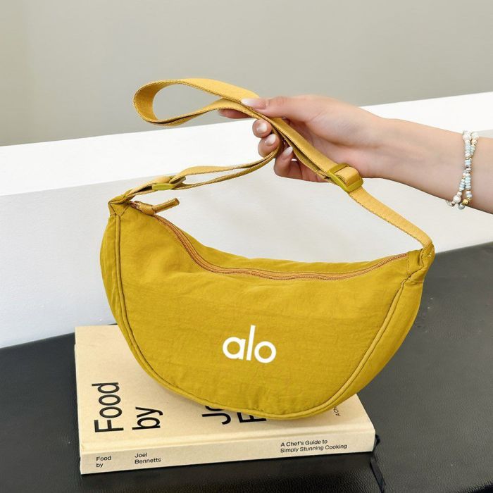 Waist bag, sports yoga bag, crossbody bag, velvet material. size: 33*17cm, shoulder strap length: 115cm.B15-38-45