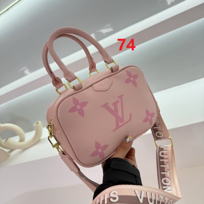 PU leather bag ,  no box, size 21.5x14x8.5cm , B30-72-77