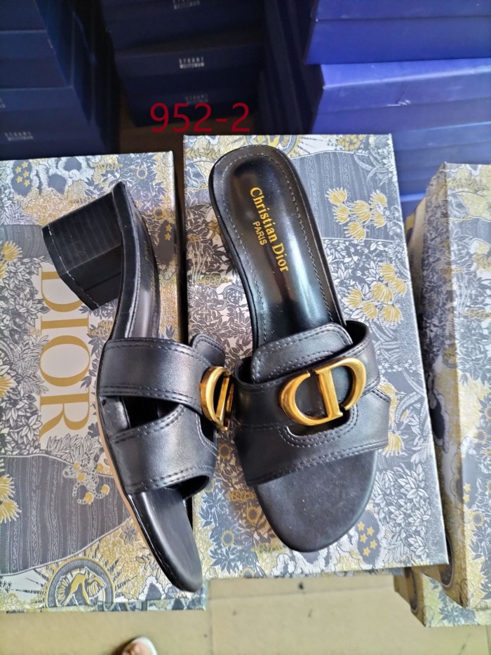 Flat leather sandals slippers , size 34-42 ,with box, SS50-945-952