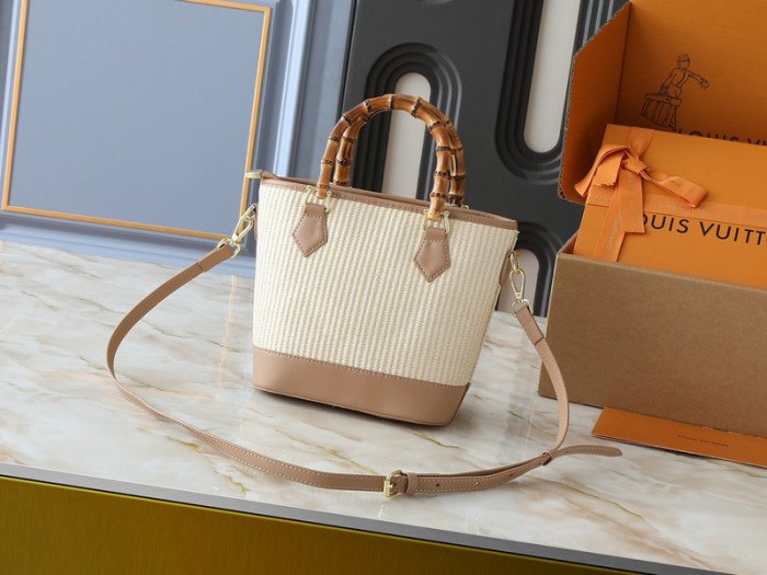Split leather straw woven bag ,4A ,size 20x20.5x11cm,no box,  B80-56-63