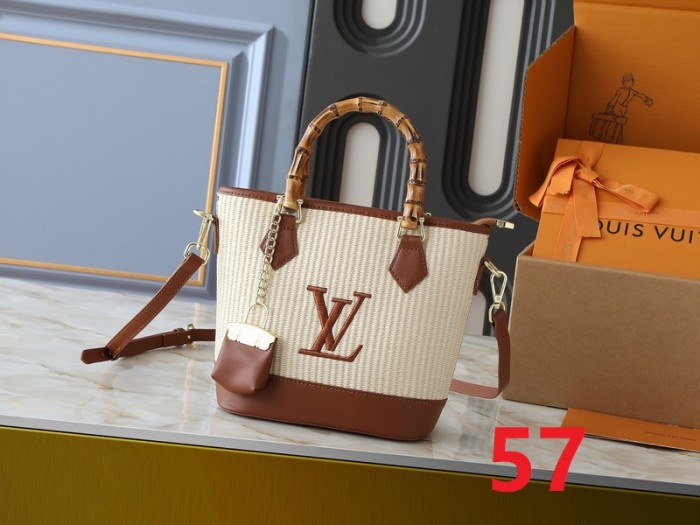 Split leather straw woven bag ,4A ,size 20x20.5x11cm,no box,  B80-56-63